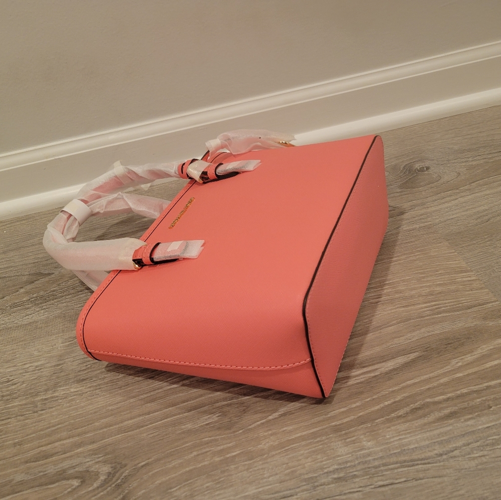 Michael Kors Tote Bag - Picture 10 of 10